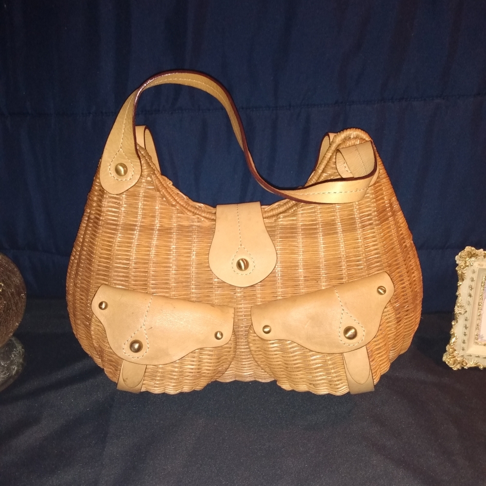 Savvy wicker purse